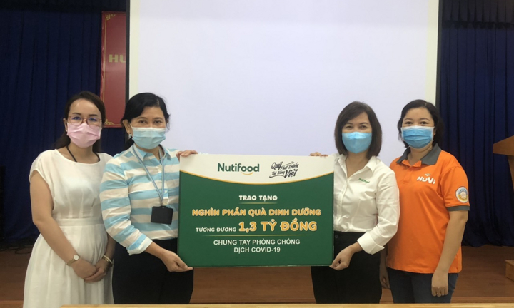 Nutifood và Ông Bầu trao tặng sản phẩm dinh dưỡng trị giá 1,3 tỷ đồng
