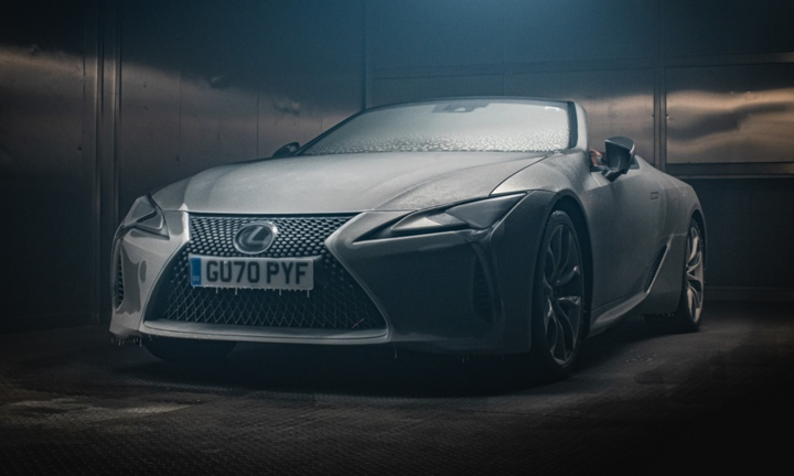 Video: Đóng băng 12 tiếng, xe Lexus LC Convertible vẫn chạy bon bon trên đường
