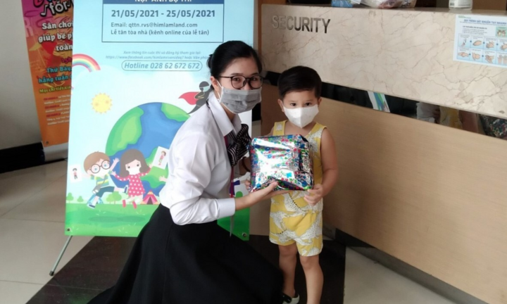 'Cư dân nhí' tại các khu căn hộ Him Lam Land chung tay phòng chống dịch COVID-19