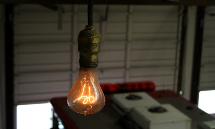 Chiếc bóng đèn phát sáng trong 120 năm vẫn chưa hỏng