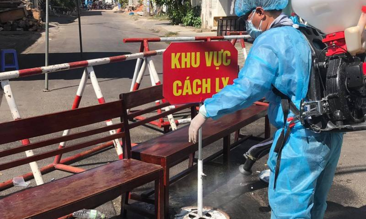 Phong tỏa một đoạn đường trong khu dân cư ở quận 7, TP.HCM