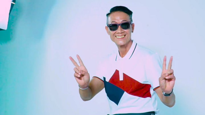 Video: Người mẫu 63 tuổi phối đồ tuyệt đẹp cuốn hút giới trẻ