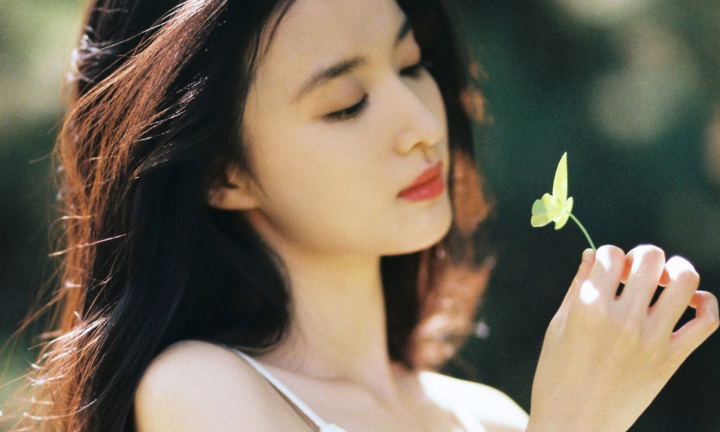 Ngắm nữ diễn viên có nhan sắc, khí chất được so sánh với Lưu Diệc Phi