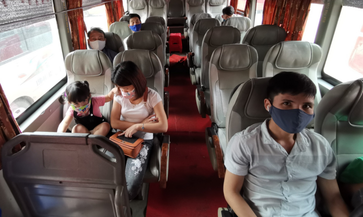 Cần làm gì để tránh lây nhiễm SARS-CoV-2 khi đi xe khách, xe buýt?