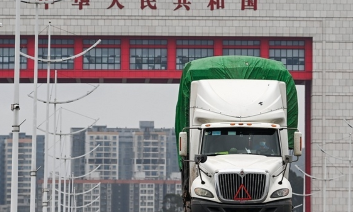 Đề xuất cấp 'hộ chiếu vaccine' cho lái xe chở hàng qua biên giới