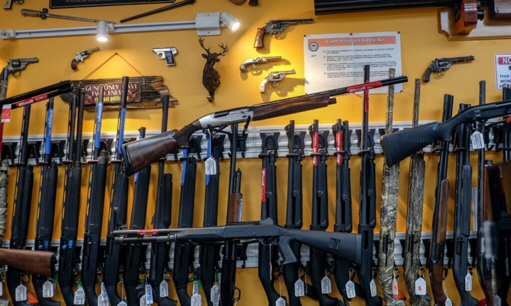 'Dòng sông sắt' - Trần trụi nạn buôn lậu súng đạn từ Mỹ sang Mexico