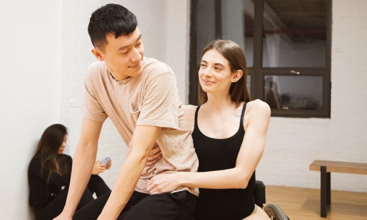 Tình yêu cảm động của chàng trai gốc Việt và cô gái Mỹ liệt nửa người