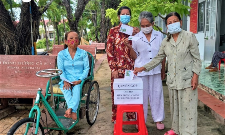 Nhiều cụ bà neo đơn ở Cà Mau góp tiền cho Quỹ vaccine COVID-19