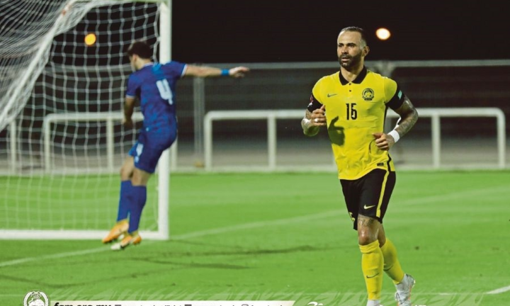 Bị chỉ trích đá hời hợt, sao nhập tịch Malaysia đáp trả