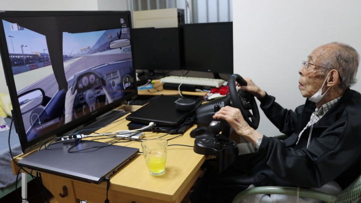 Video: Cụ ông 93 tuổi mê chơi game đua xe online ở Nhật Bản