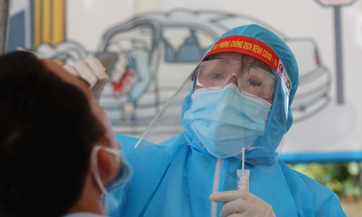 Cặp vợ chồng mắc COVID-19 ở Hà Tĩnh khả năng nhiễm biến chủng Ấn Độ