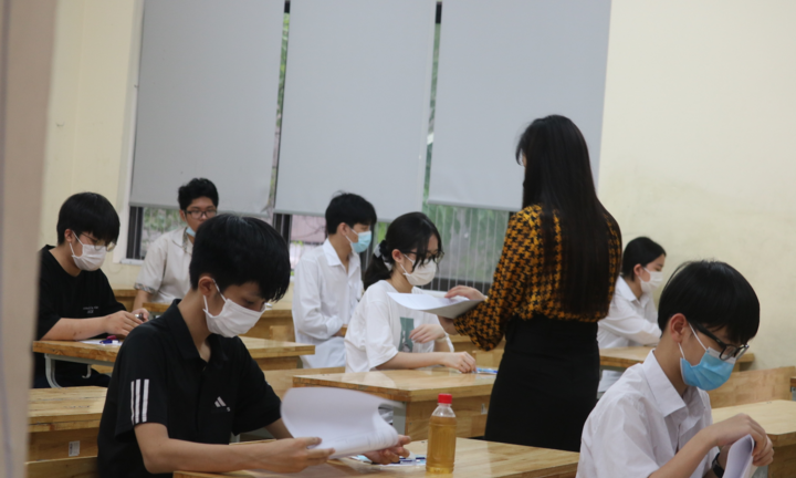 Đề Văn thi lớp 10 Hà Nội nhẹ nhàng, khuyến khích thí sinh bày tỏ suy nghĩ