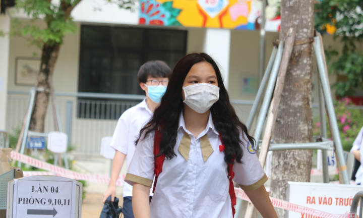 Đề thi 'dễ thở', thí sinh Hà Nội hào hứng kết thúc ngày thi đầu tiên