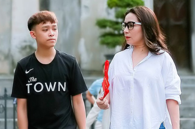 Lùm xùm Phi Nhung và con nuôi: Quản lý lý giải việc giữ cát-sê của Hồ Văn Cường