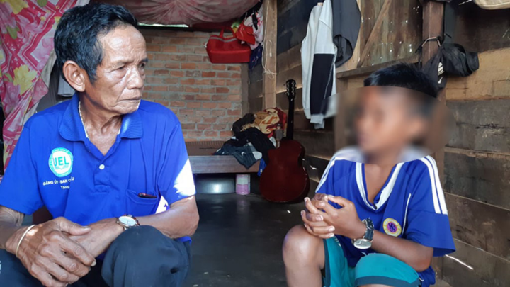 Học sinh nghèo không có tiền đóng quỹ bị hiệu trưởng giữ học bạ: Thông tin mới 