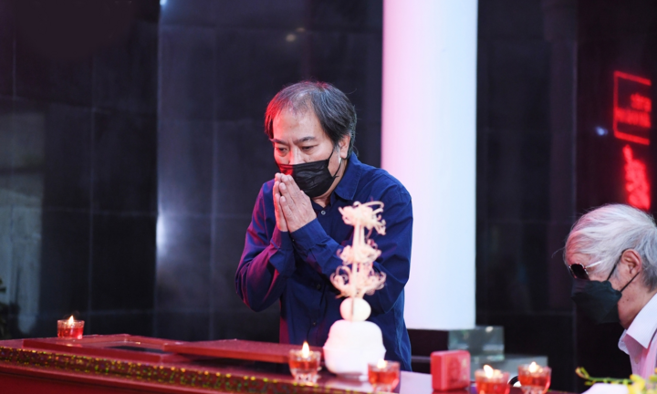 Gia đình, giới văn chương nghẹn ngào tiễn biệt nhà văn Nguyễn Xuân Khánh