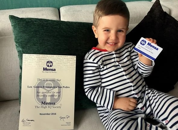 Thần đồng người Anh: Ba tháng biết gọi bố, 14 tháng nói được ba ngôn ngữ