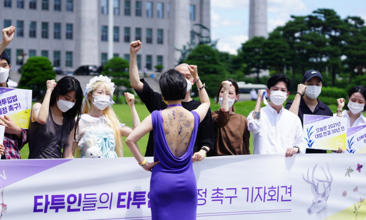 Thợ xăm Hàn Quốc biểu tình