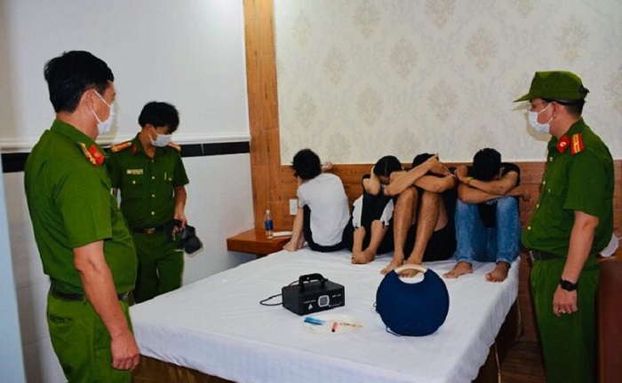 20 nam thanh nữ tú thuê khách sạn 'mở tiệc' ma túy ở Quảng Nam