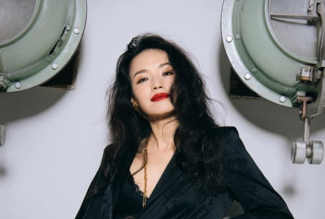 Nhan sắc gây 'bão' của Thư Kỳ ở tuổi 45