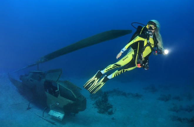 Video: Tham quan bảo tàng quân sự dưới đáy biển đầu tiên trên thế giới