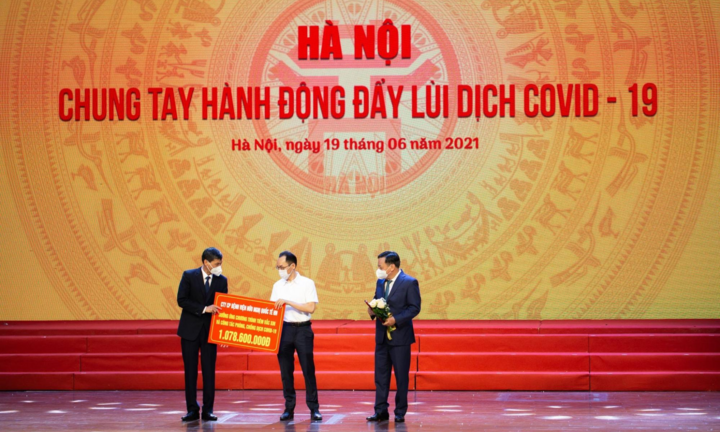 Công ty CP Hữu nghị Quốc tế Hà Nội trao hơn 1 tỷ cho Quỹ Vaccine COVID-19
