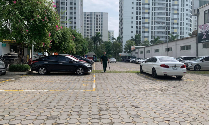 Cư dân tố chủ đầu tư Rice City Linh Đàm biến sân vườn thành bãi gửi xe