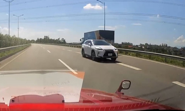 Đi ngược chiều trên cao tốc Nội Bài – Lào Cai, tài xế bị phạt 17 triệu đồng