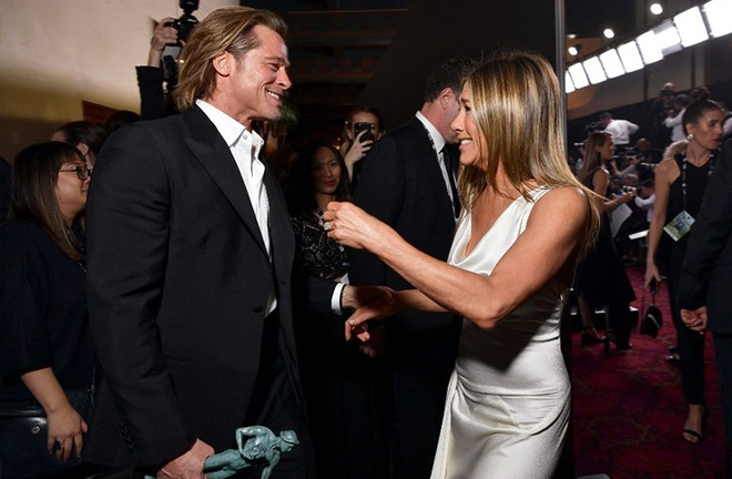 Jennifer Aniston khẳng định vẫn là bạn thân với Brad Pitt 