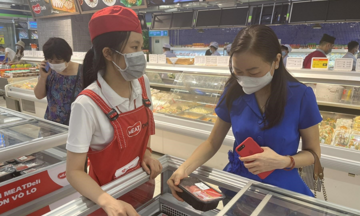 Người Hà Nội thích thú thưởng thức Đại tiệc Buffet MEATDeli