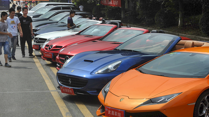 Video: Trường dạy lái siêu xe duy nhất thế giới ở Dubai