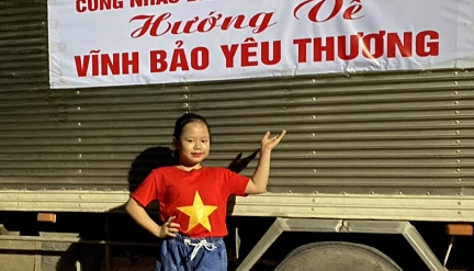 Á hậu nhí Hoàng Vân quyên 50 triệu đồng chống COVID-19