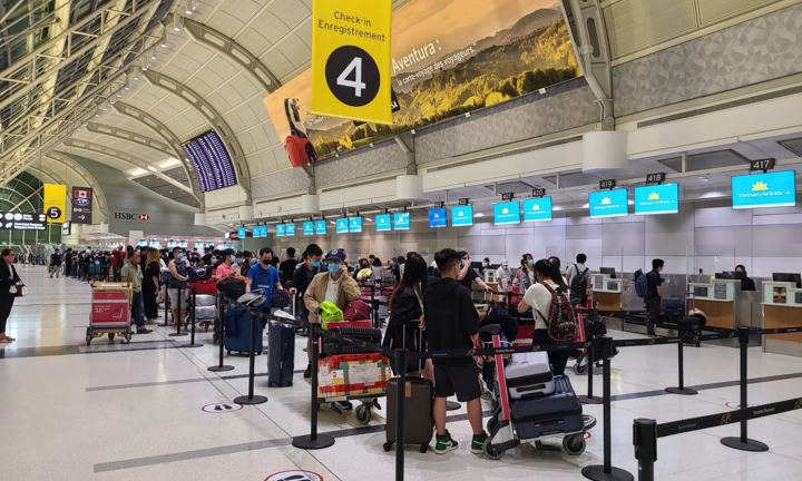 Chuyến bay đầu tiên đưa người Việt từ Canada về nước trong năm 2021