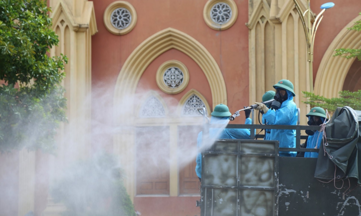 Một người Hà Tĩnh nghi mắc COVID-19 đã tự khỏi, lây cho 22 người