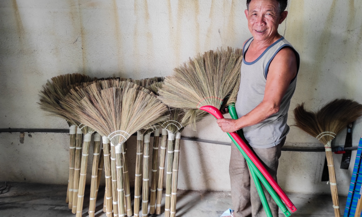 Ảnh: Làng nghề trăm năm tuổi ở Hà Tĩnh sống khỏe giữa mùa dịch COVID-19