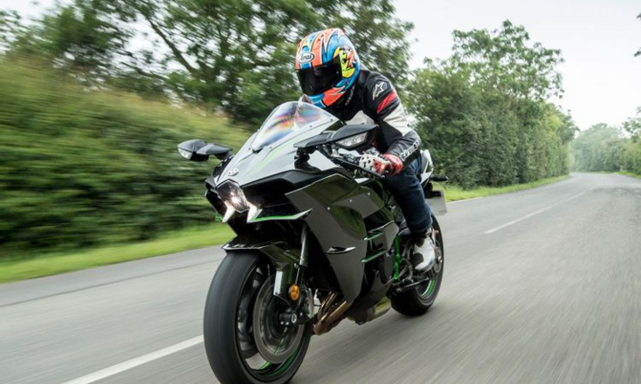 Những điều chưa biết về 'quái vật' Suzuki B-King