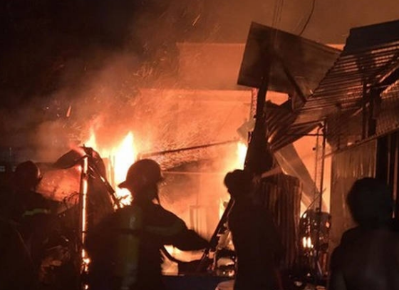 TP.HCM: Cháy nhà trong khu vực đang bị cách ly, 1 phụ nữ chết