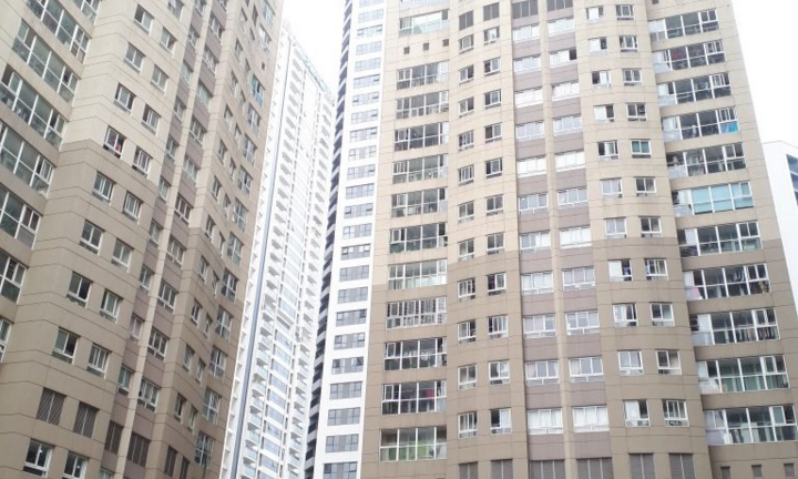 Cháu bé ở Hà Nội rơi từ tầng 11 chung cư xuống tử vong