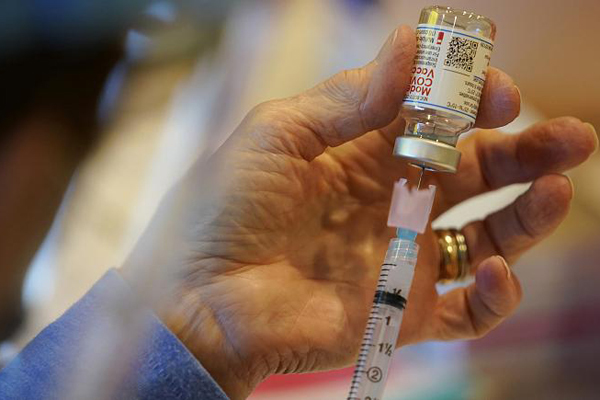 WHO: Không nên uống thuốc giảm đau, chống dị ứng trước tiêm vaccine COVID-19