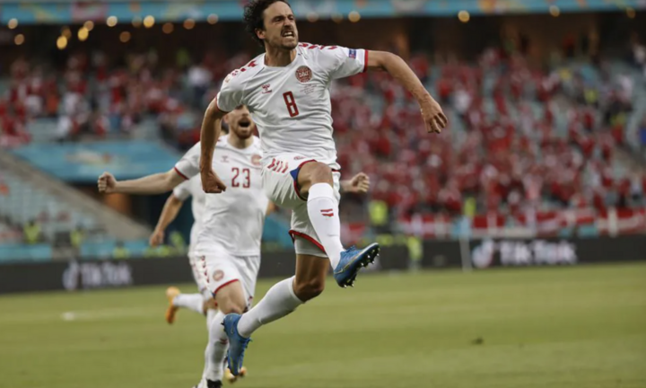 EURO 2020: Cầu thủ mắc chứng mù màu đưa Đan Mạch vào bán kết