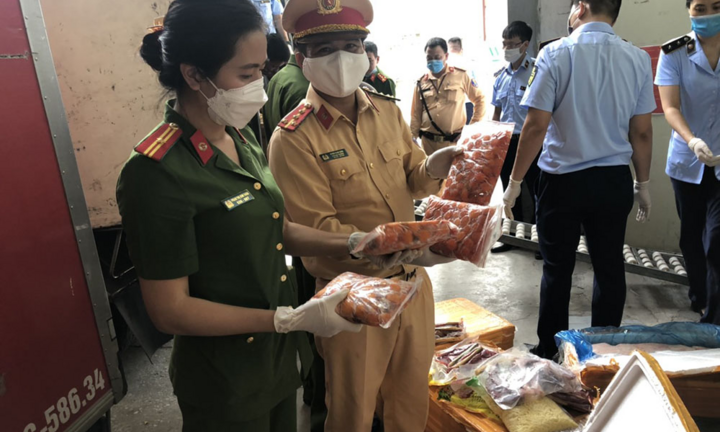 Bắt giữ xe tải chở lậu 10 tấn cánh gà, nầm lợn hôi thối 