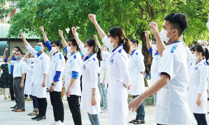 150 y, bác sỹ Đà Nẵng vào TP.HCM chống dịch COVID-19