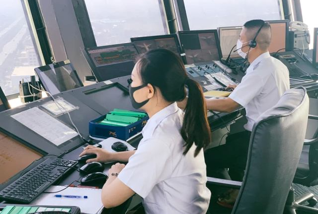COVID-19 gây nguy cơ thiếu kiểm soát viên không lưu