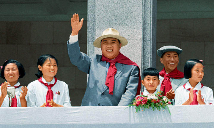 Hình ảnh hiếm của lãnh tụ Triều Tiên Kim Nhật Thành với thiếu nhi