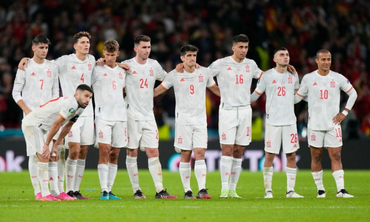 EURO 2020: Đến lúc Tây Ban Nha từ bỏ tiki taka
