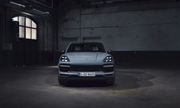 'Soi' mẫu xe SUV nhanh nhất trong lịch sử Porsche 