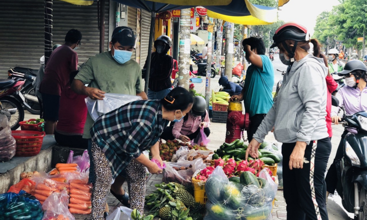 Giá thực phẩm tại các chợ truyền thống ở TP.HCM tăng mạnh