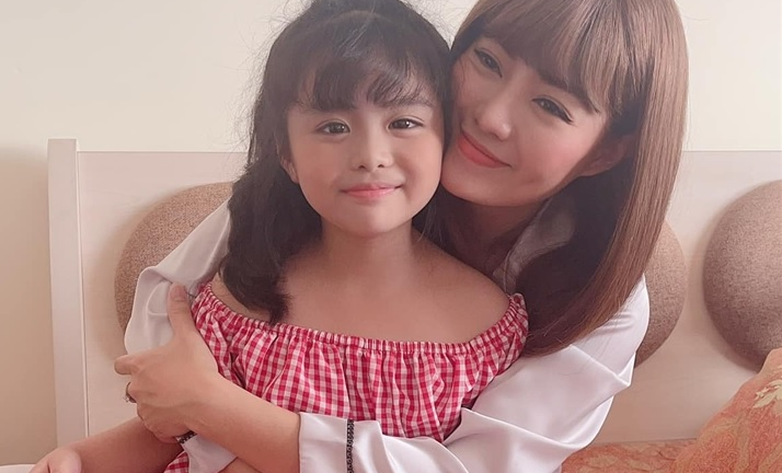 Sao nhí 8 tuổi gây sốt trong 'Hương vị tình thân' và 'Mùa hoa tìm lại'