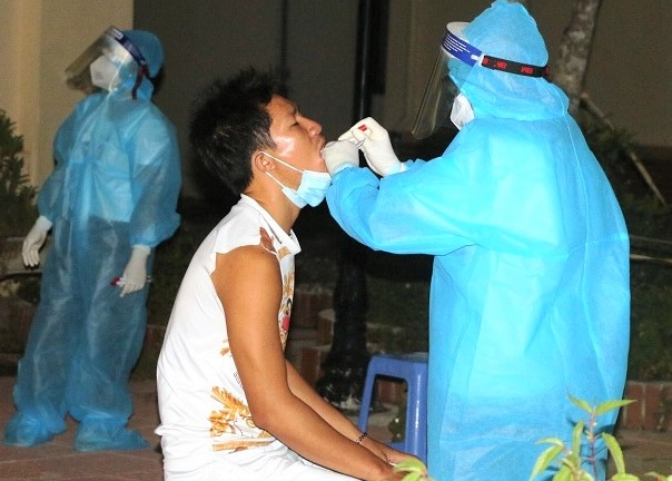 Nữ nhân viên nhà hàng từ TP.HCM về quê Thanh Hóa dương tính SARS-CoV-2