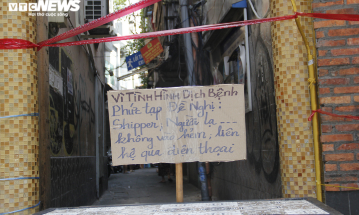 TP.HCM: Người dân phố Bùi Viện cấm shipper và người lạ vào hẻm